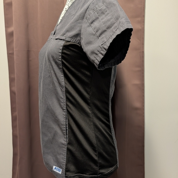 🖤 MOBB Women's Scrub Top- XS - Picture 3 of 4